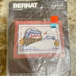 BERNAT 1987 Vintage Stitchery Kit PICNIC GOOSE SO3017  12"x 16" USA